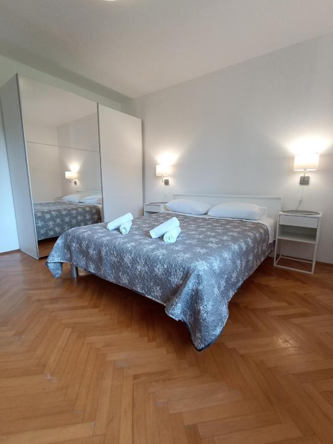 Apartment 70 M From The Beach พอดโกรา ภายนอก รูปภาพ