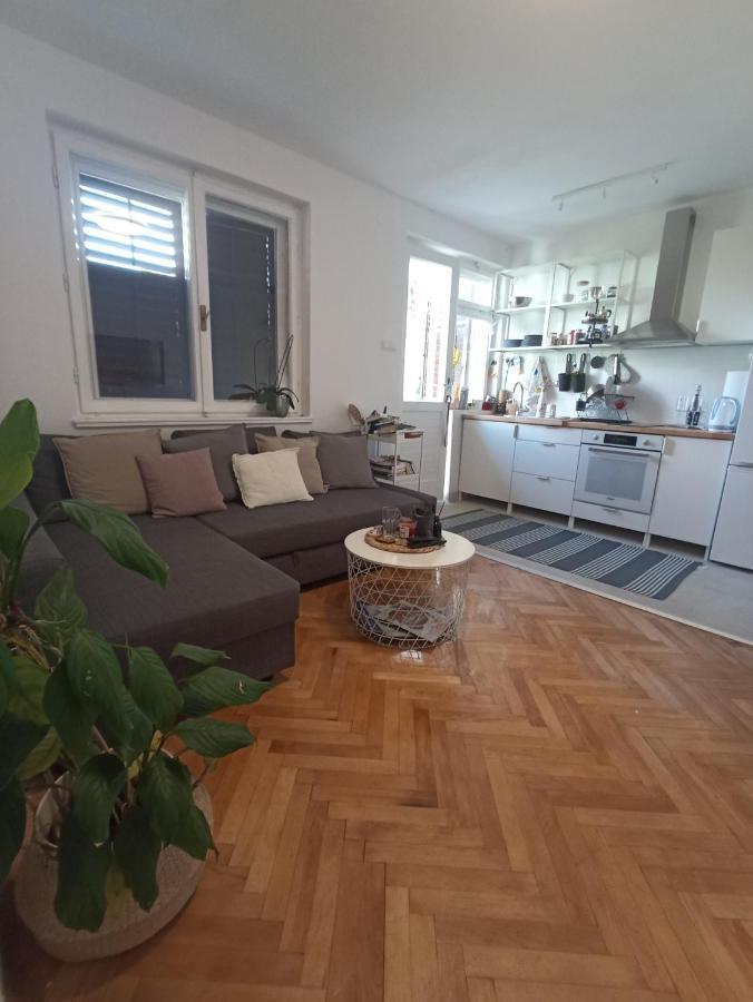 Apartment 70 M From The Beach พอดโกรา ภายนอก รูปภาพ