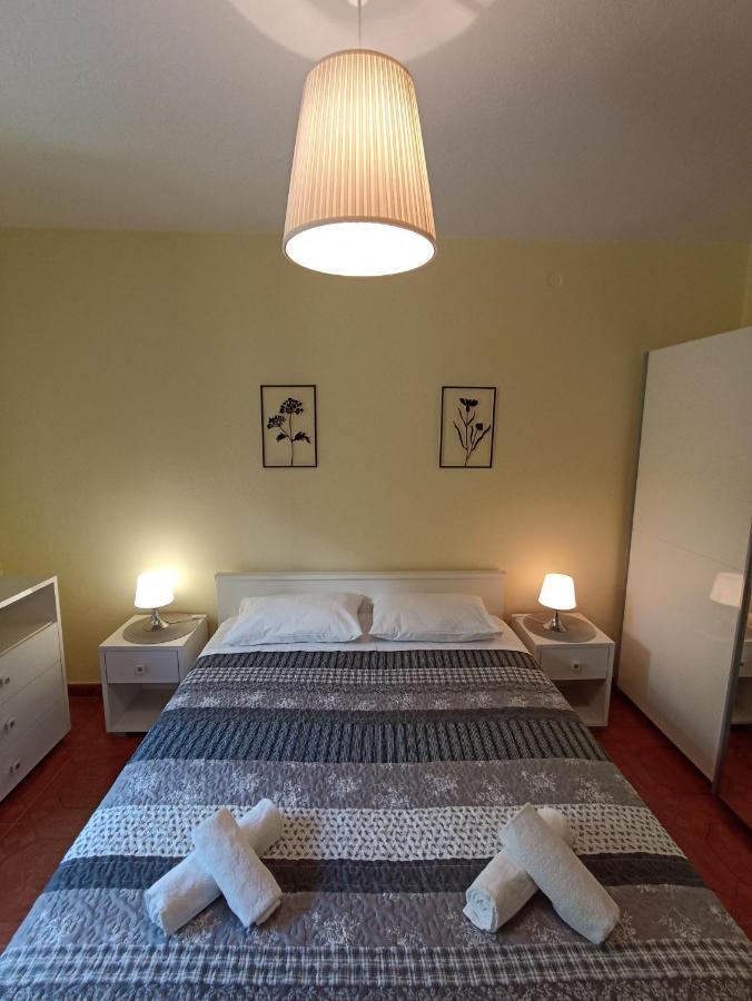 Apartment 70 M From The Beach พอดโกรา ภายนอก รูปภาพ