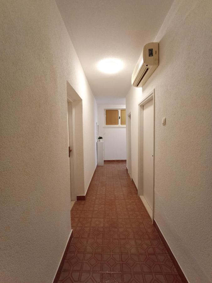 Apartment 70 M From The Beach พอดโกรา ภายนอก รูปภาพ